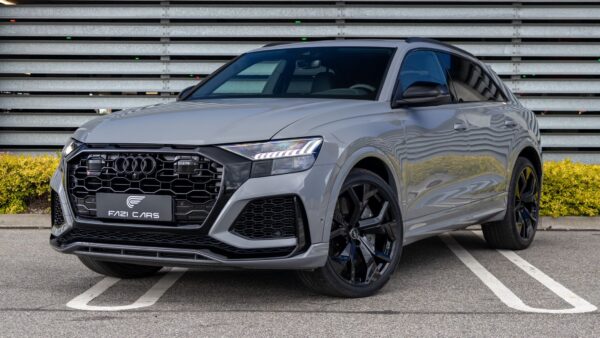 AUDI RSQ8