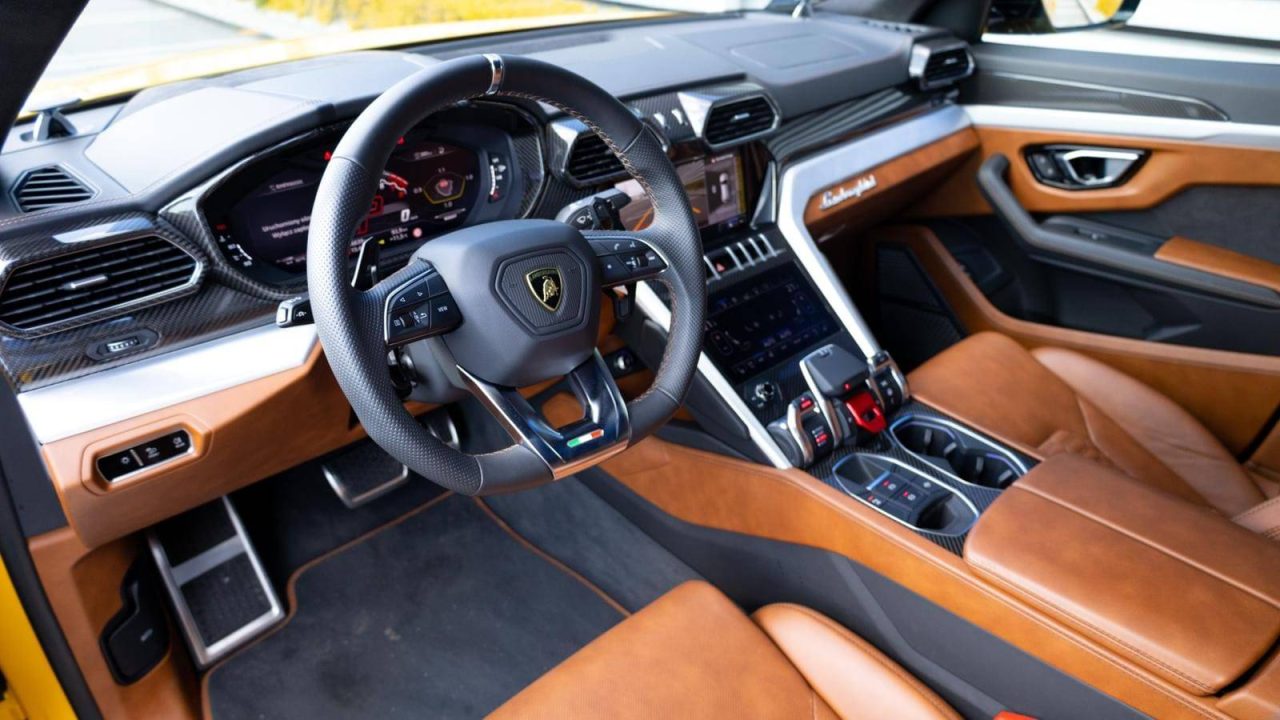 LAMBORGHINI URUS (6)