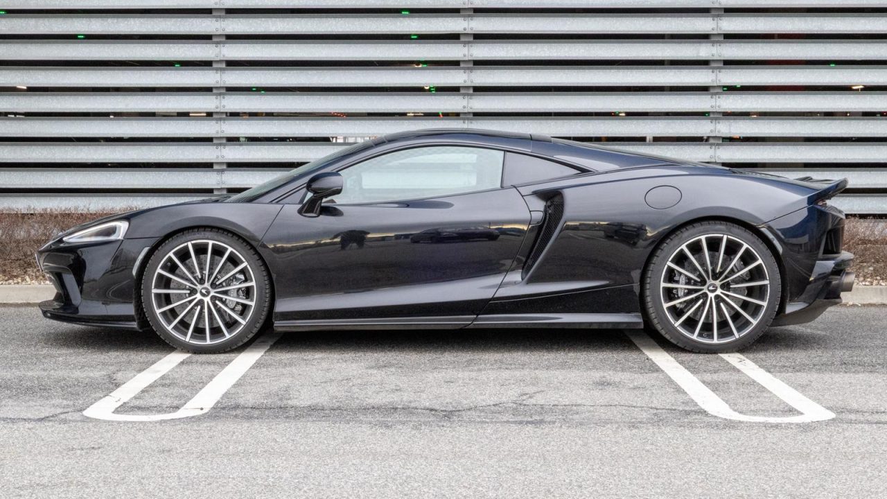 McLaren GT