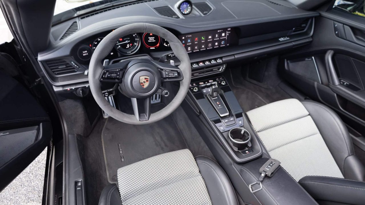 Porsche 911 GTS Targa