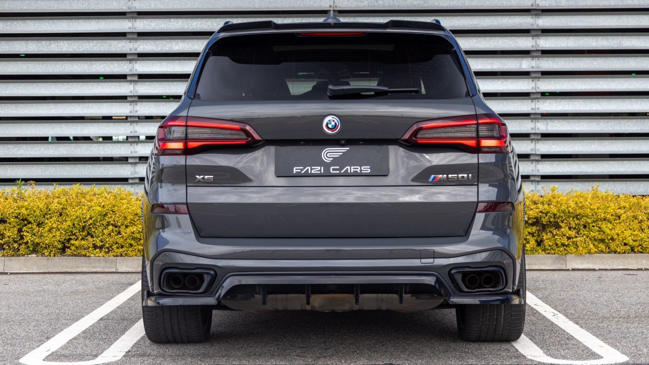 BMW M50i