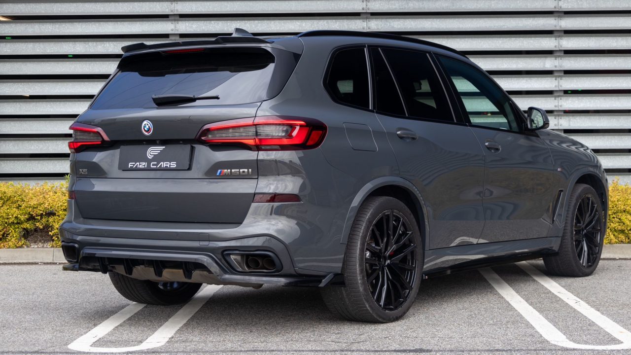 BMW M50i