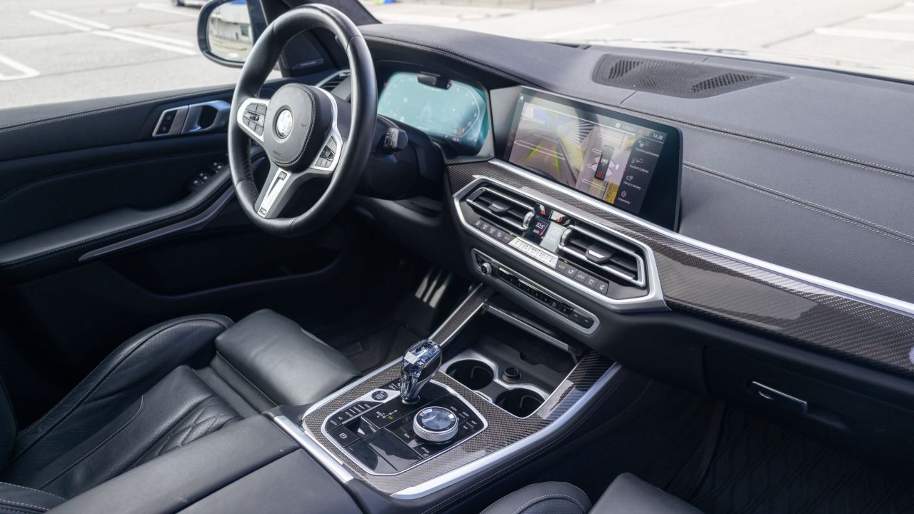 BMW M50i